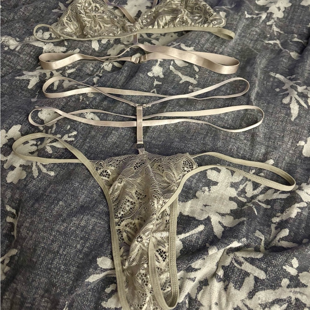 Lace Intimates Set in Silver